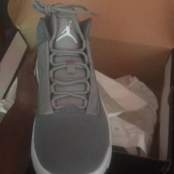 Medium gray/white-cool grey  JORDAN MAX AURA2 - Picture 4 of 5